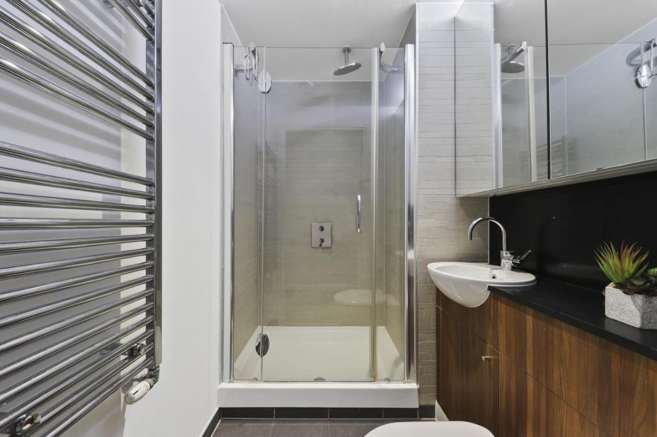 Ellie N Conys 3 Bedroom Apartment With 2 Bathrooms, An Ensuite, Kitchen And Balcony In Stratford Westfield 런던 외부 사진