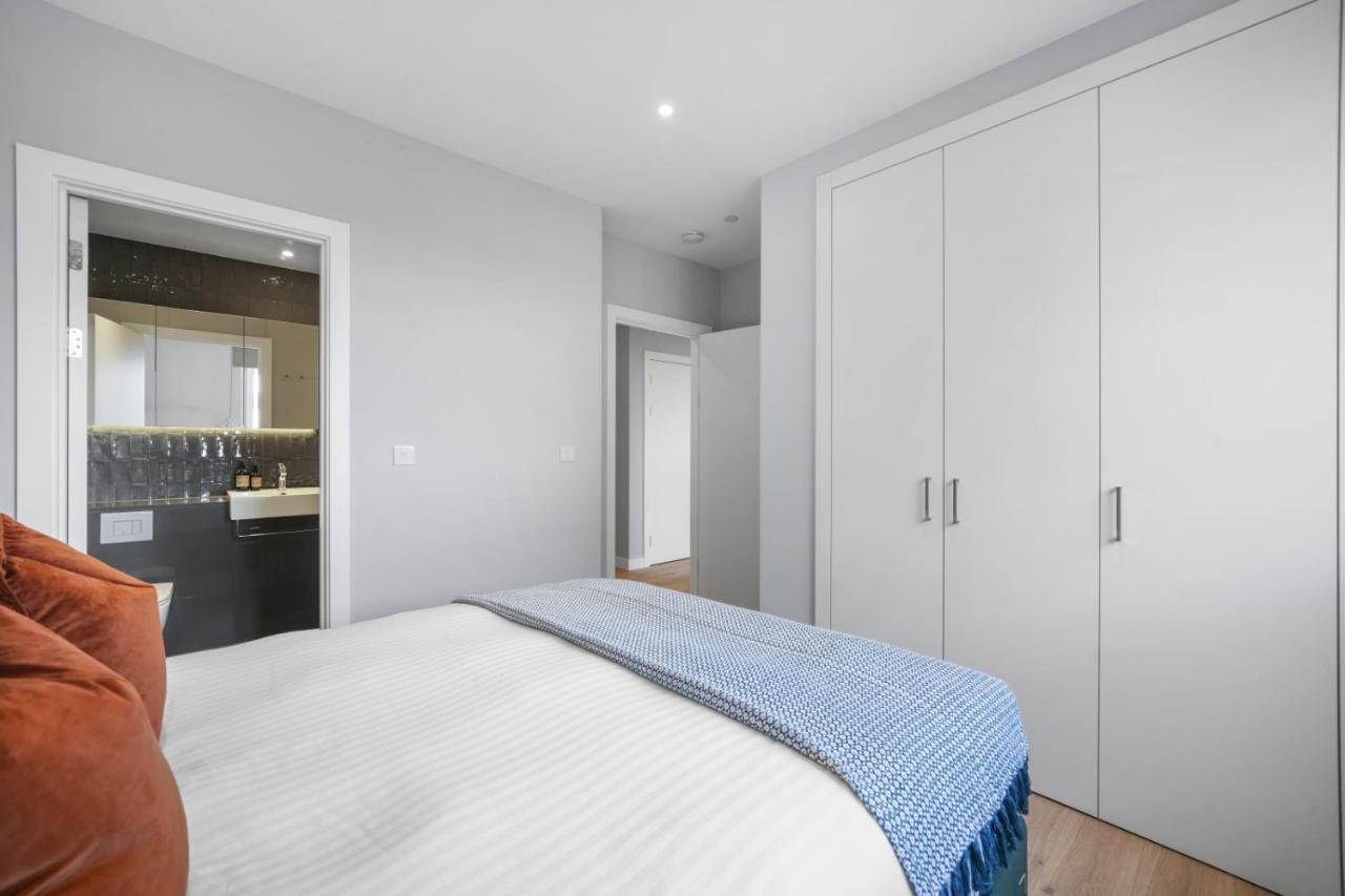Ellie N Conys 3 Bedroom Apartment With 2 Bathrooms, An Ensuite, Kitchen And Balcony In Stratford Westfield 런던 외부 사진